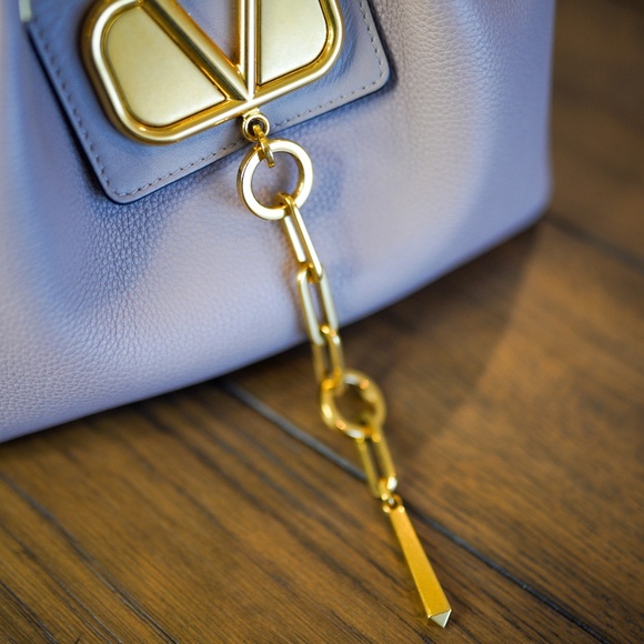 Valentino Garavani VLogo Tote Leather Small - Picture 8 of 16